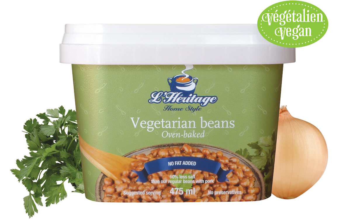 Packaging 475 ml of L’Héritage vegetarian oven-baked beans